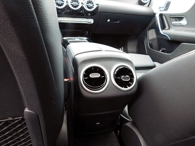 Mercedes-Benz CLA Vehicle Image 10