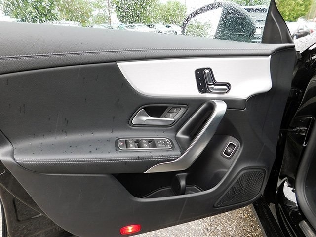 Mercedes-Benz CLA Vehicle Image 12