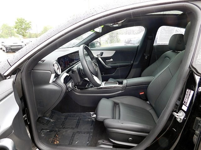 Mercedes-Benz CLA Vehicle Image 14