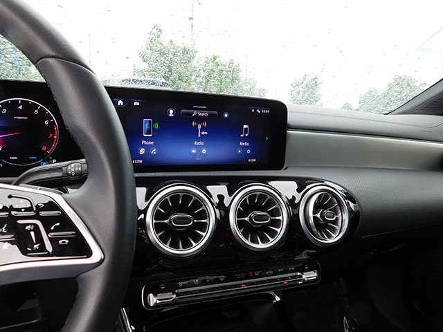 Mercedes-Benz CLA Vehicle Image 16