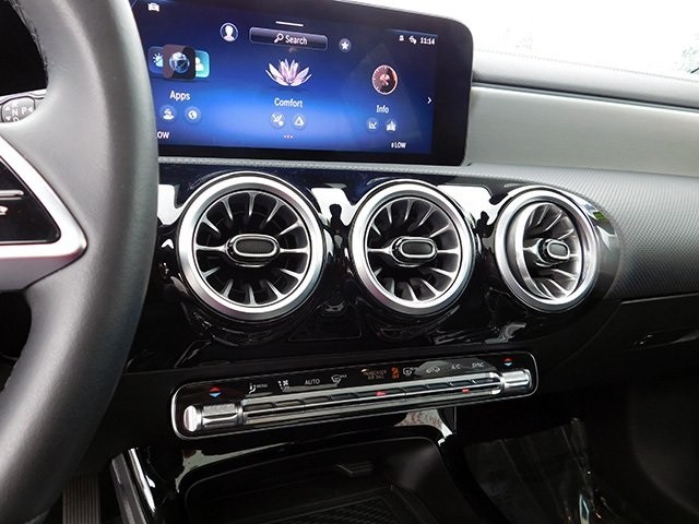Mercedes-Benz CLA Vehicle Image 19