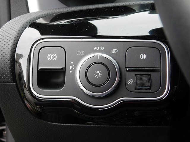 Mercedes-Benz CLA Vehicle Image 24