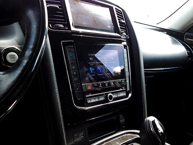 INFINITI QX80 Vehicle Image 21