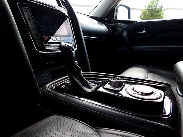 INFINITI QX80 Vehicle Image 22