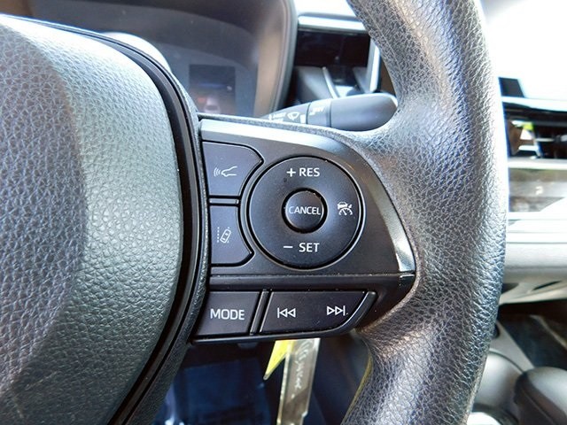 Toyota Corolla Vehicle Image 16