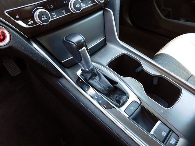 Honda Accord Sedan Vehicle Image 20