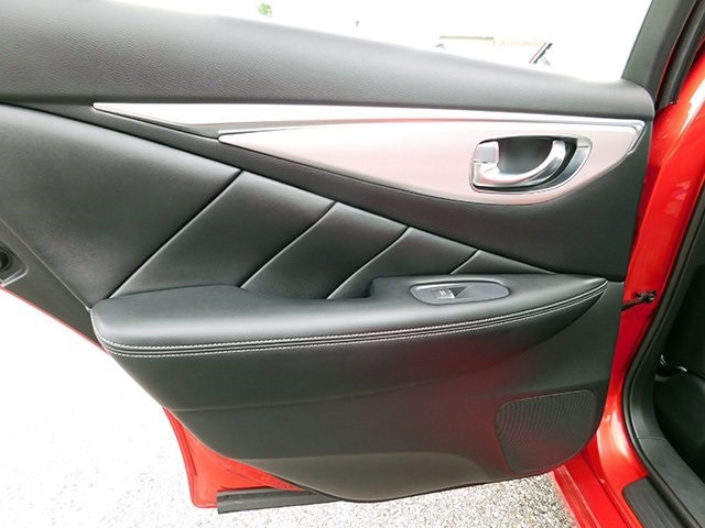 INFINITI Q50 Vehicle Image 10
