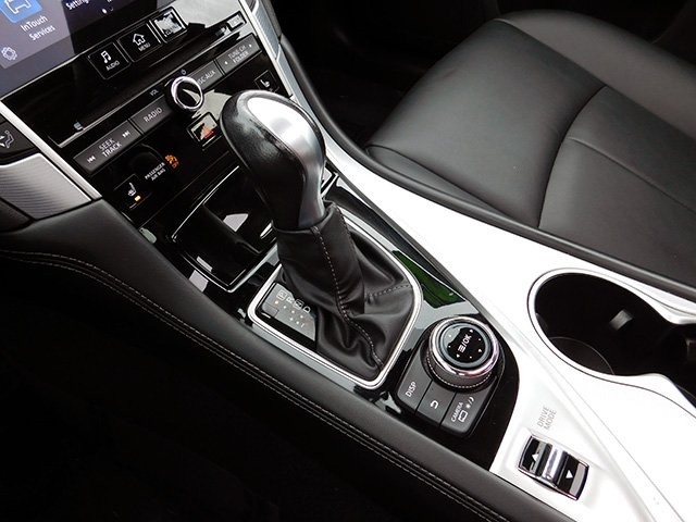 INFINITI Q50 Vehicle Image 22