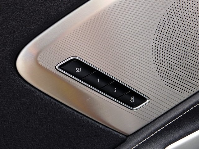 Chevrolet Corvette Vehicle Image 15