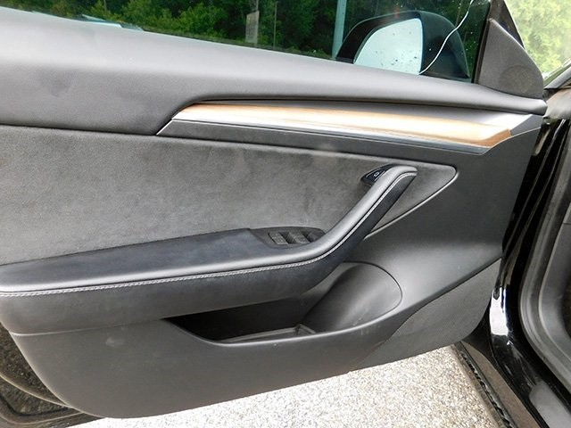 Tesla Model 3 Vehicle Image 13