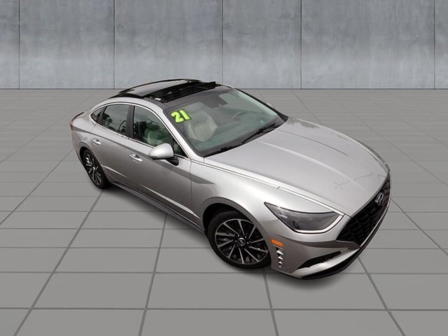 Hyundai Sonata Vehicle Image 02