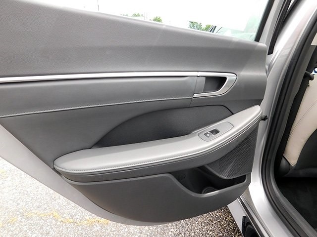 Hyundai Sonata Vehicle Image 09
