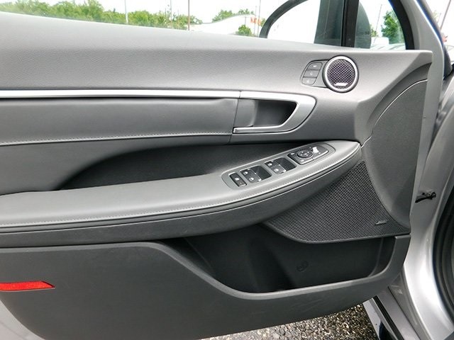 Hyundai Sonata Vehicle Image 13