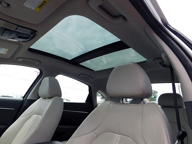 Hyundai Sonata Vehicle Image 17