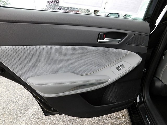 Toyota Avalon Vehicle Image 10