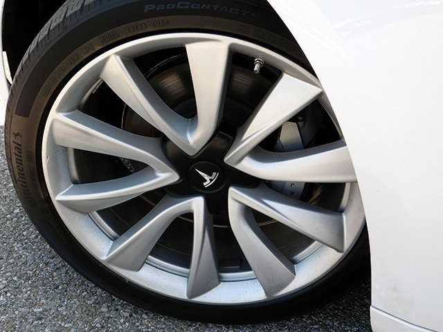 Tesla Model 3 Vehicle Image 07
