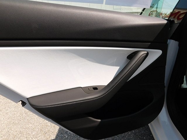 Tesla Model 3 Vehicle Image 08