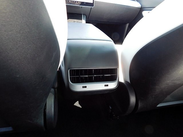 Tesla Model 3 Vehicle Image 10