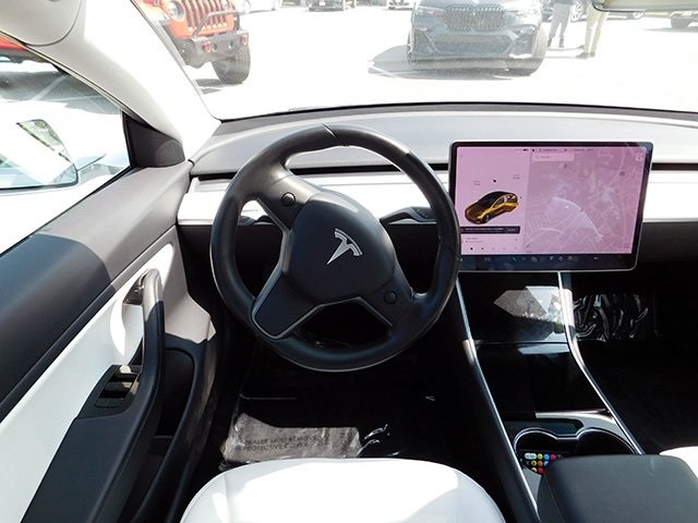 Tesla Model 3 Vehicle Image 11