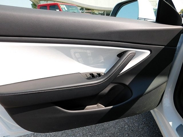 Tesla Model 3 Vehicle Image 12