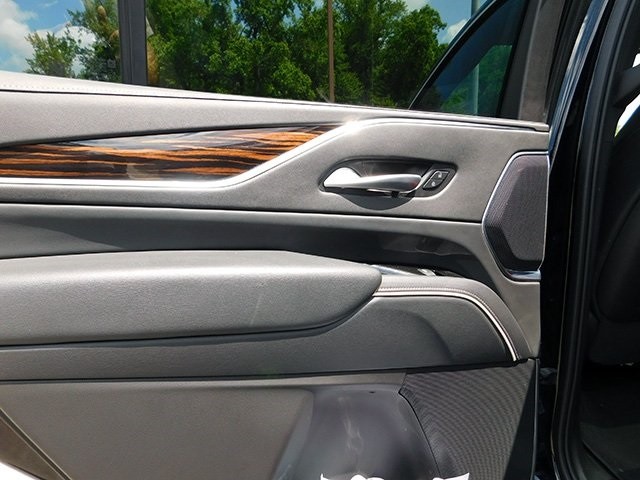 Cadillac Escalade Vehicle Image 13