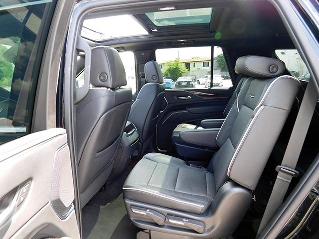 Cadillac Escalade Vehicle Image 14