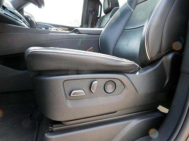 Cadillac Escalade Vehicle Image 16