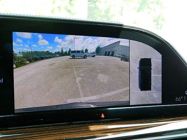 Cadillac Escalade Vehicle Image 19
