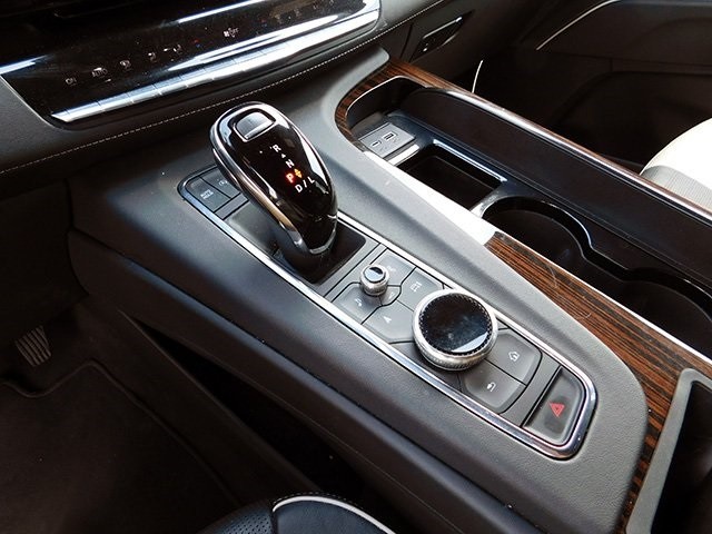 Cadillac Escalade Vehicle Image 20
