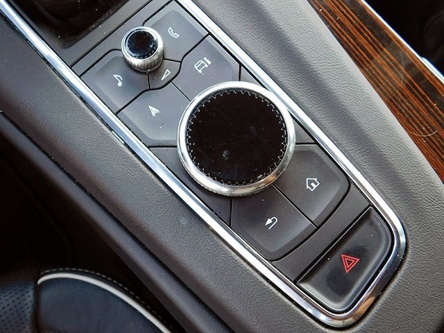 Cadillac Escalade Vehicle Image 21