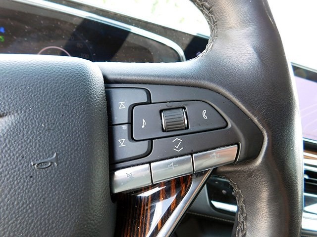 Cadillac Escalade Vehicle Image 22