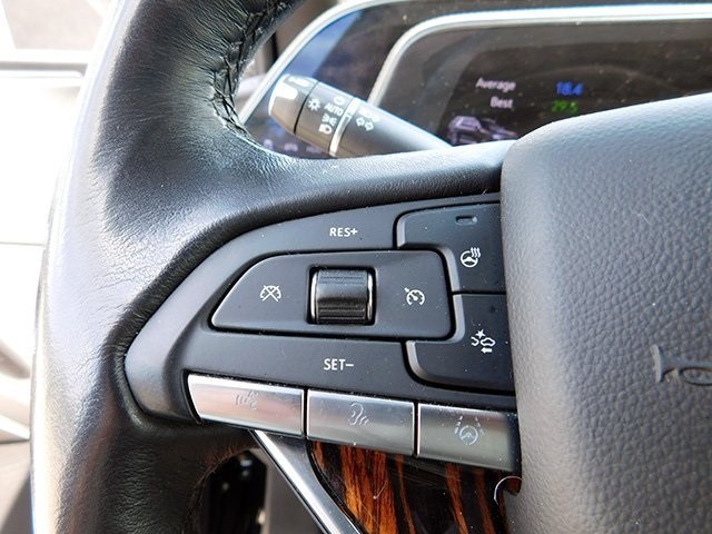 Cadillac Escalade Vehicle Image 23