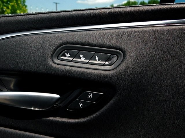 Cadillac Escalade Vehicle Image 26