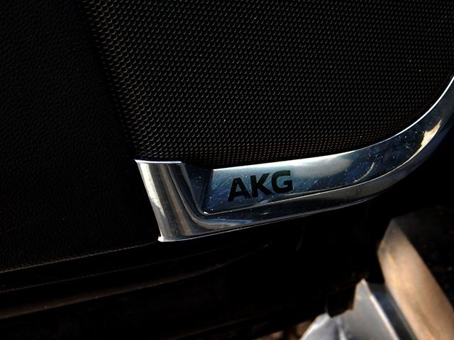 Cadillac Escalade Vehicle Image 27