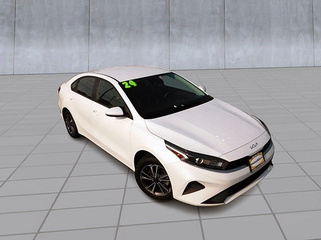 Kia Forte Vehicle Image 02