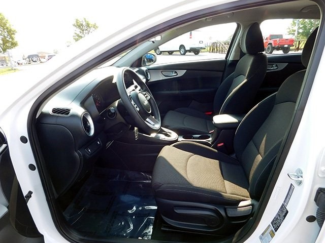 Kia Forte Vehicle Image 11