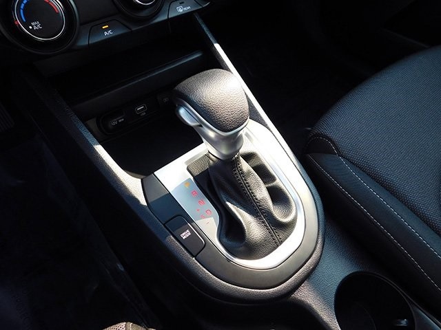 Kia Forte Vehicle Image 17