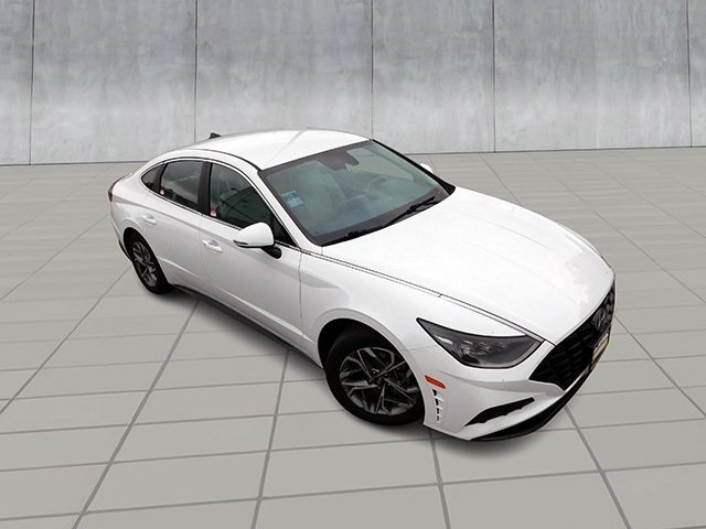 Hyundai Sonata Vehicle Image 02