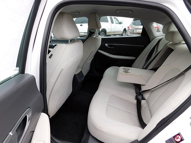 Hyundai Sonata Vehicle Image 09