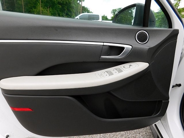 Hyundai Sonata Vehicle Image 11