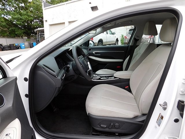 Hyundai Sonata Vehicle Image 12
