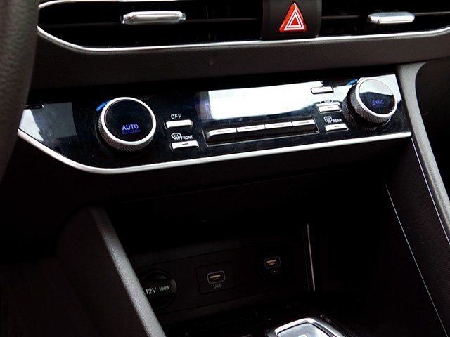 Hyundai Sonata Vehicle Image 16