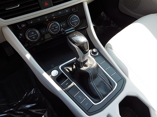 Volkswagen Jetta Vehicle Image 22