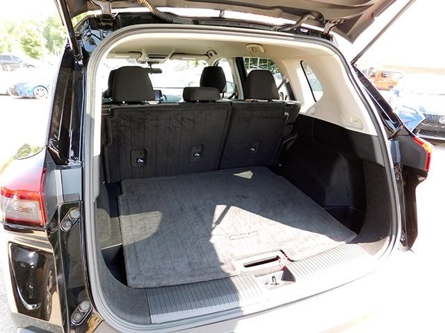 Nissan Rogue Vehicle Image 07