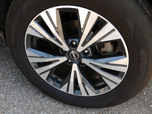 Nissan Rogue Vehicle Image 08