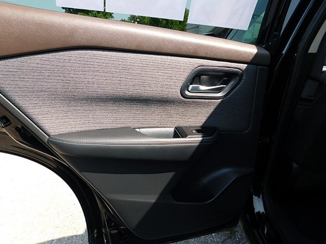 Nissan Rogue Vehicle Image 09