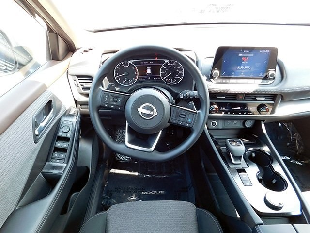 Nissan Rogue Vehicle Image 12