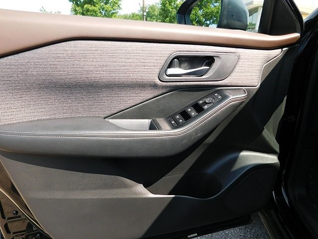 Nissan Rogue Vehicle Image 13