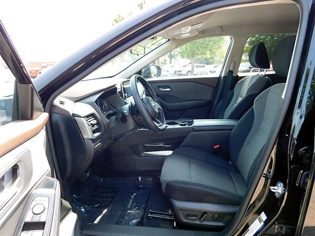 Nissan Rogue Vehicle Image 14