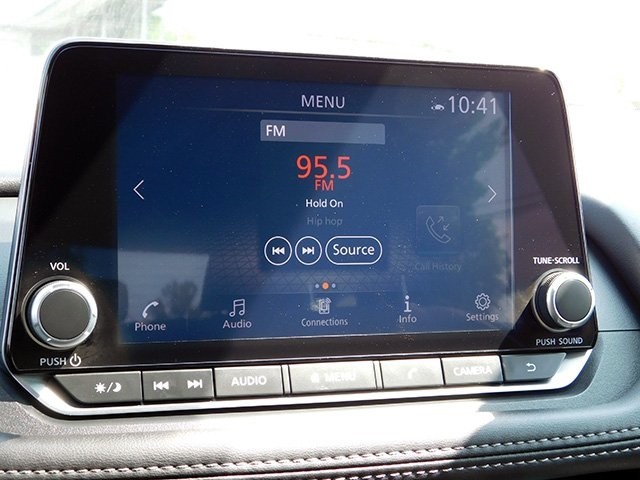 Nissan Rogue Vehicle Image 16